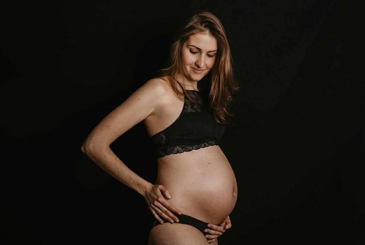Sesiones en estudio fotográfico de embarazo en Badalona-Barcelona